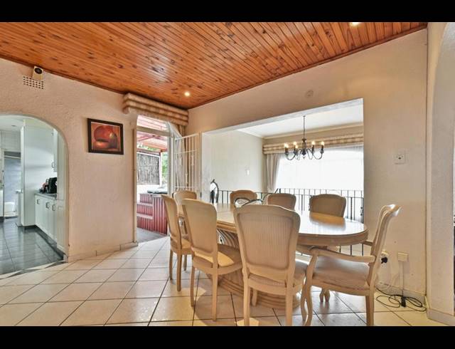 6 BEDROOM HOUSE FOR SALE IN GLENVISTA